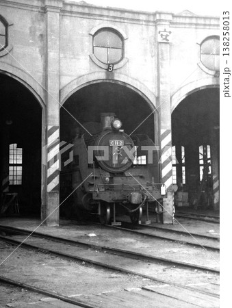 機関区で待機するC11型 138258013