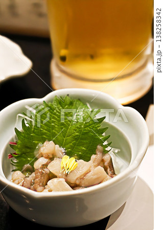 居酒屋定番　たこわさ　クローズアップ　たこわさび 138258342