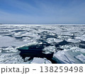 流氷押し寄せる流氷 138259498