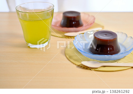 夏の定番、よく冷えた水ようかん 夏の定番、よく冷えた水ようかん 138261292