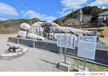 【奈良】壺阪寺で毎年行われる大雛曼荼羅は、面白いお雛様を探すのも楽しみの一つです。 【奈良】壺阪寺で毎年行われる大雛曼荼羅は、面白いお雛様を探すのも楽しみの一つです。 138261493