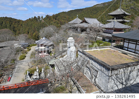 【奈良】壺阪寺で毎年行われる大雛曼荼羅は、面白いお雛様を探すのも楽しみの一つです。 【奈良】壺阪寺で毎年行われる大雛曼荼羅は、面白いお雛様を探すのも楽しみの一つです。 138261495