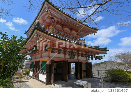 【奈良】壺阪寺で毎年行われる大雛曼荼羅は、面白いお雛様を探すのも楽しみの一つです。 【奈良】壺阪寺で毎年行われる大雛曼荼羅は、面白いお雛様を探すのも楽しみの一つです。 138261497