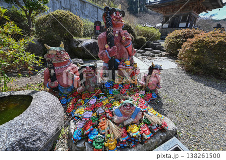 【奈良】壺阪寺で毎年行われる大雛曼荼羅は、面白いお雛様を探すのも楽しみの一つです。 【奈良】壺阪寺で毎年行われる大雛曼荼羅は、面白いお雛様を探すのも楽しみの一つです。 138261500