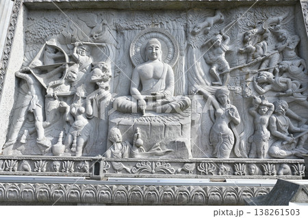 【奈良】壺阪寺で毎年行われる大雛曼荼羅は、面白いお雛様を探すのも楽しみの一つです。 138261503