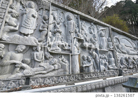 【奈良】壺阪寺で毎年行われる大雛曼荼羅は、面白いお雛様を探すのも楽しみの一つです。 【奈良】壺阪寺で毎年行われる大雛曼荼羅は、面白いお雛様を探すのも楽しみの一つです。 138261507