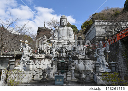【奈良】壺阪寺で毎年行われる大雛曼荼羅は、面白いお雛様を探すのも楽しみの一つです。 【奈良】壺阪寺で毎年行われる大雛曼荼羅は、面白いお雛様を探すのも楽しみの一つです。 138261516