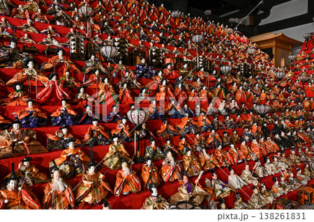 【奈良】壺阪寺で毎年行われる大雛曼荼羅は、面白いお雛様を探すのも楽しみの一つです。 138261831