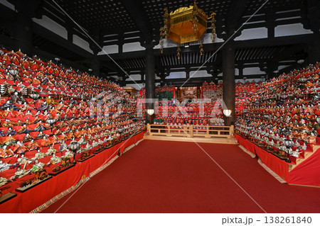 【奈良】壺阪寺で毎年行われる大雛曼荼羅は、面白いお雛様を探すのも楽しみの一つです。 【奈良】壺阪寺で毎年行われる大雛曼荼羅は、面白いお雛様を探すのも楽しみの一つです。 138261840