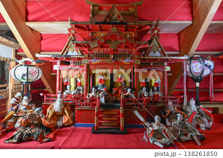 【奈良】壺阪寺で毎年行われる大雛曼荼羅は、面白いお雛様を探すのも楽しみの一つです。 138261850