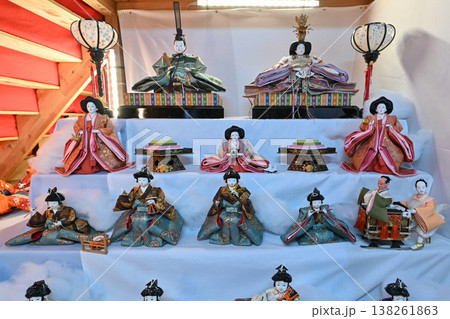 【奈良】壺阪寺で毎年行われる大雛曼荼羅は、面白いお雛様を探すのも楽しみの一つです。 138261863
