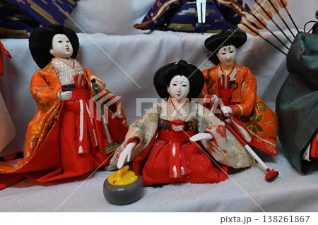 【奈良】壺阪寺で毎年行われる大雛曼荼羅は、面白いお雛様を探すのも楽しみの一つです。 【奈良】壺阪寺で毎年行われる大雛曼荼羅は、面白いお雛様を探すのも楽しみの一つです。 138261867