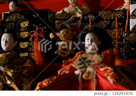【奈良】壺阪寺で毎年行われる大雛曼荼羅は、面白いお雛様を探すのも楽しみの一つです。 138261878