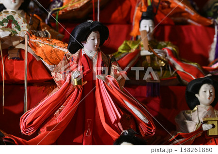 【奈良】壺阪寺で毎年行われる大雛曼荼羅は、面白いお雛様を探すのも楽しみの一つです。 【奈良】壺阪寺で毎年行われる大雛曼荼羅は、面白いお雛様を探すのも楽しみの一つです。 138261880