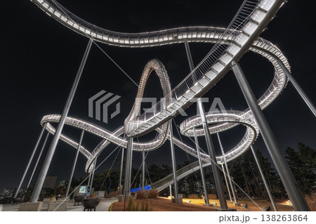 Pohang Space Walk at Night Pohang Space Walk at Night 138263864