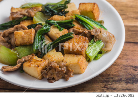 小松菜と厚揚げと豚肉の炒め物 小松菜と厚揚げと豚肉の炒め物 138266082