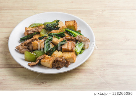 小松菜と厚揚げと豚肉の炒め物 小松菜と厚揚げと豚肉の炒め物 138266086
