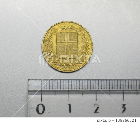 アイスランドで1969年に発行された50オーラ硬貨 138266321