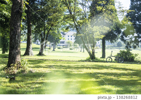 新緑・初夏のサイクリングイメージ(大山鏡ヶ成) 新緑・初夏のサイクリングイメージ(大山鏡ヶ成) 138268812