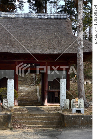 ロマンチック茨城(行方市、萬福寺の茅葺屋根の仁王門は1724年茨城県稲敷郡の逢善寺より譲り受けた。) ロマンチック茨城(行方市、萬福寺の茅葺屋根の仁王門は1724年茨城県稲敷郡の逢善寺より譲り受けた。) 138269254