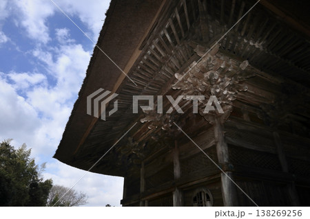 ロマンチック茨城(仏教伝来とともに伝わった匠の寺社建築「組み物」大屋根を支える。)行方市、萬福寺 ロマンチック茨城(仏教伝来とともに伝わった匠の寺社建築「組み物」大屋根を支える。)行方市、萬福寺 138269256