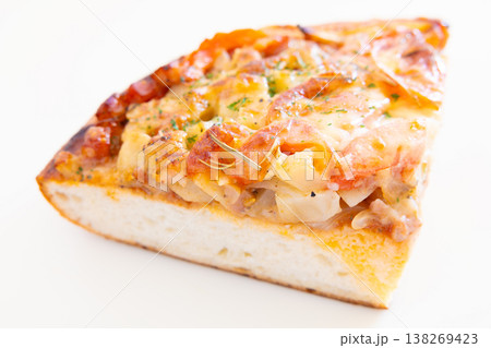 おいしいピザ風のフォカッチャ おいしいピザ風のフォカッチャ 138269423