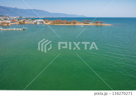 琵琶湖風景 琵琶湖大橋からの眺め 滋賀県大津市堅田 琵琶湖風景 琵琶湖大橋からの眺め 滋賀県大津市堅田 138270271