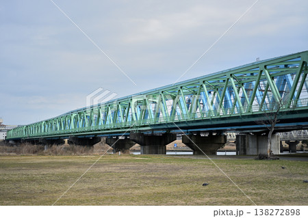 荒川に架かる常磐線の鉄橋 荒川に架かる常磐線の鉄橋 138272898