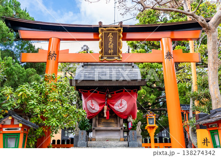 京都祇園新橋通 辰巳神社 (辰巳大明神)商売繫盛と芸能上達の御利益(舞妓・芸妓さんの信仰が厚い神社) 京都祇園新橋通 辰巳神社 (辰巳大明神)商売繫盛と芸能上達の御利益(舞妓・芸妓さんの信仰が厚い神社) 138274342