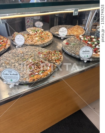 イタリアで食べるピザ イタリアで食べるピザ 138274928