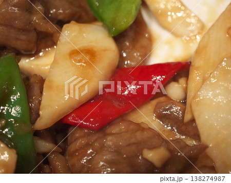 酢豚の彩り野菜と肉のクローズアップ 酢豚の彩り野菜と肉のクローズアップ 138274987