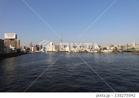 清洲橋（東京都中央区・江東区）から見るスカイツリー 138275042
