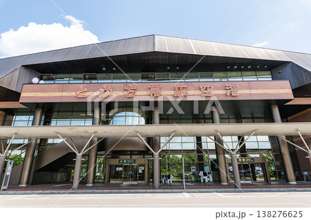 北海道帯広市　晴天のとかち帯広空港 138276625