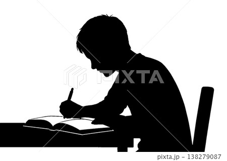 勉強に集中する人物のシルエット 138279087