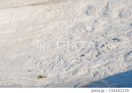 Stunning Pamukkale Travertine Terraces Showcase Natural Beauty and Unique Formations During Bright Daylight 138281159