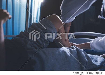 Rehabilitation therapy Professional male physiotherapists working in rehabilitation centers while treating male patients with leg and muscle pain. Rehabilitation therapy Professional male physiotherapists working in rehabilitation centers while treating male patients with leg and muscle pain. 138283061