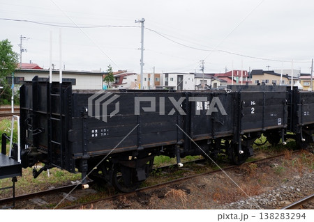 津軽五所川原駅に留置された津軽鉄道トム1形貨車 138283294