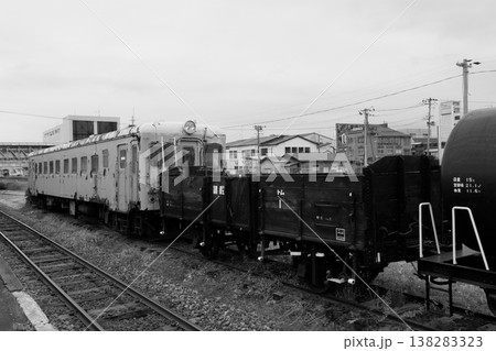 津軽五所川原駅に留置された津軽鉄道の車両 津軽五所川原駅に留置された津軽鉄道の車両 138283323