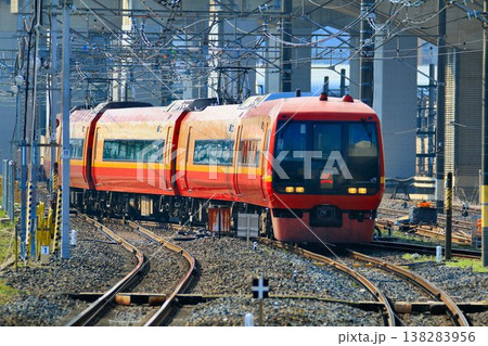 新宿駅から東北本線を駆け抜け日光へ… 直通特急【253系】電車 138283956