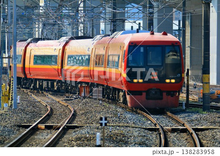 新宿駅から東北本線を駆け抜け日光へ… 直通特急【253系】電車 138283958