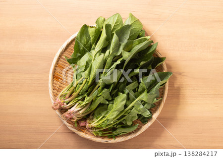 （山形県　天童市産）赤根ほうれん草（山形伝統野菜） 138284217