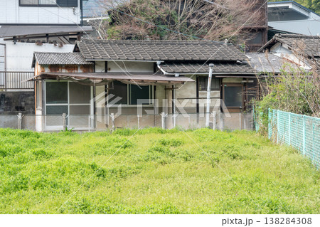 日本の岡山県倉敷市児島の古くてとても美しい建物 138284308