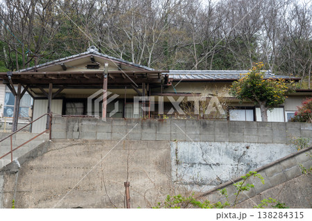 日本の岡山県倉敷市児島の古くてとても美しい建物 日本の岡山県倉敷市児島の古くてとても美しい建物 138284315