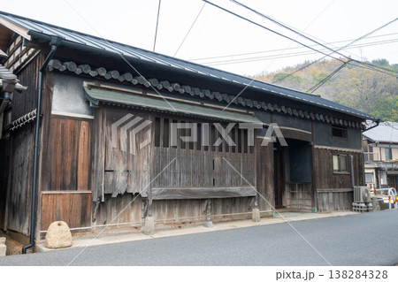 日本の岡山県倉敷市児島の古くてとても美しい建物 138284328
