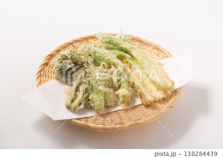 ［山形県産］山菜の天麩羅　青こごみ　たらの芽　うるい 138284439
