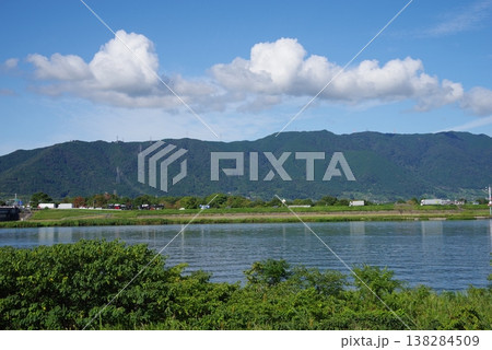 長良川と多度山地《木曽三川公園近くの長良川左岸より撮影》 138284509