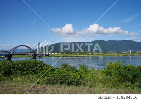 長良川大橋と木曽三川公園・展望タワー《長良川左岸より撮影》 長良川大橋と木曽三川公園・展望タワー《長良川左岸より撮影》 138284510