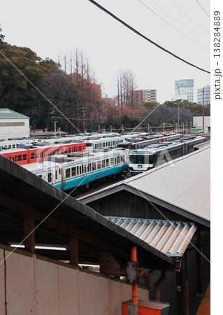 国鉄時代の景色を色濃く残すJR四国徳島駅(徳島運転所)に並ぶ国鉄型車両たち 国鉄時代の景色を色濃く残すJR四国徳島駅(徳島運転所)に並ぶ国鉄型車両たち 138284889