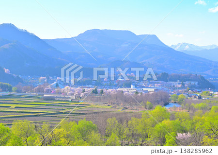 桜の季節　大峰山　月夜野大橋からの風景　　 138285962