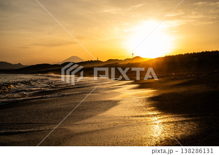 海・湘南平塚の夕景 海・湘南平塚の夕景 138286131